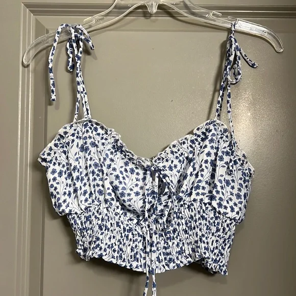 Princess Polly | Tops | Princess Polly Benita Floral Crop Top Size 4 Org 42  | Poshmark